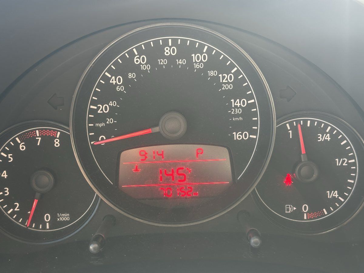Used 2012 Volkswagen Beetle Turbo FWD image 14