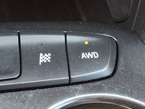 Used 2025 Chevrolet TrailBlazer LT AWD/4WD image 25