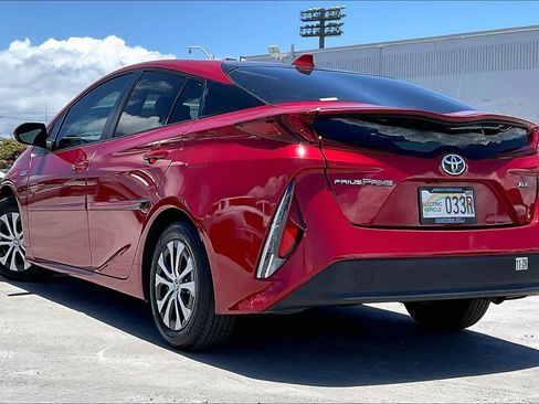 Used 2022 Toyota Prius Prime XLE FWD image 4