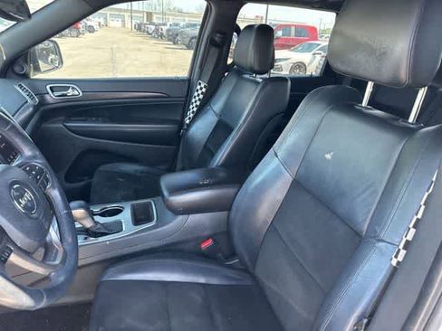 Used 2018 Jeep Grand Cherokee Altitude AWD/4WD image 3