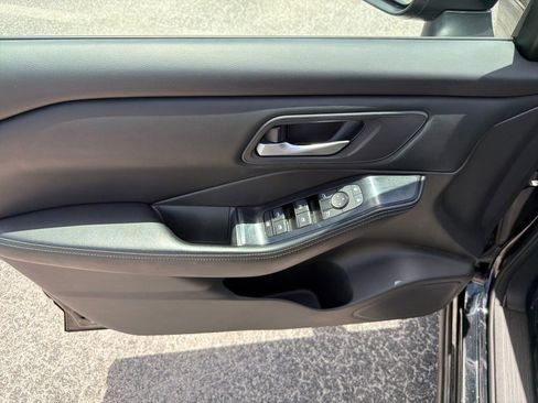 Certified 2024 Nissan Rogue SV FWD image 24