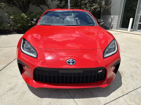 Used 2025 Toyota GR86 Premium RWD image 9