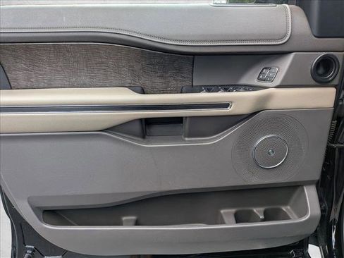 Used 2018 Ford Expedition Limited w/ Equipment Group 301A RWD image 10
