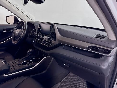 Certified 2022 Toyota Highlander XLE image 29