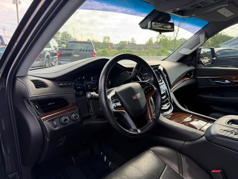 Used 2017 Cadillac Escalade Premium Luxury AWD/4WD image 10