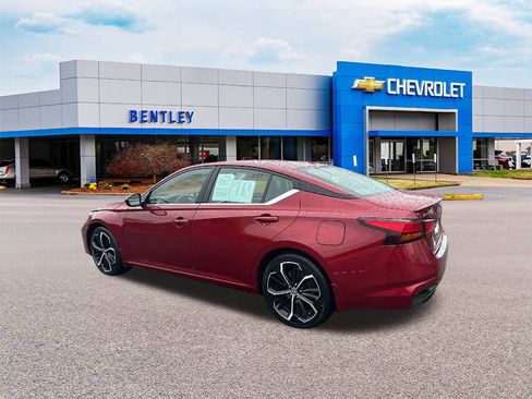 Used 2023 Nissan Altima 2.5 SR w/ SR Premium Package image 3