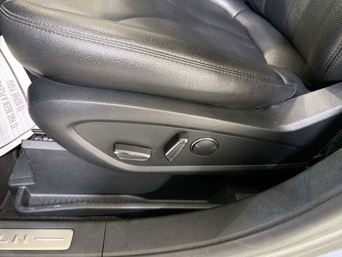 Used 2021 Lincoln Nautilus FWD image 11