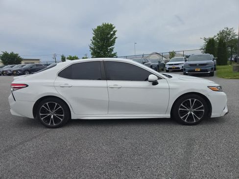 Used 2020 Toyota Camry SE FWD image 4