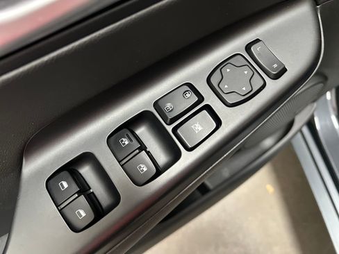 Used 2022 Hyundai Kona Limited FWD image 12