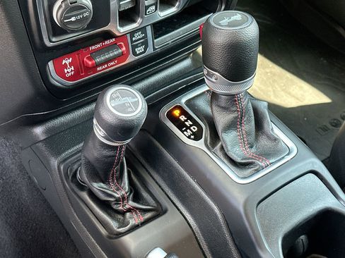 Used 2022 Jeep Wrangler Unlimited Rubicon image 20