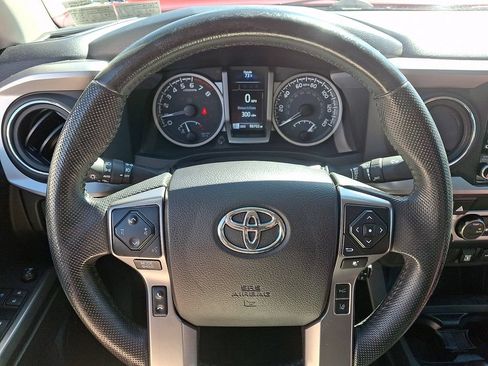 Used 2021 Toyota Tacoma SR5 AWD/4WD image 18