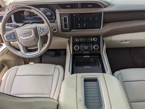 Used 2024 GMC Yukon Denali w/ Denali Reserve Package image 18