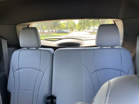 Used 2023 Buick Enclave Essence w/ Experience Buick Package AWD/4WD image 15