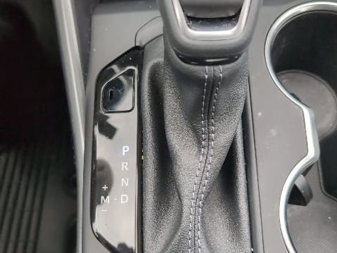 Used 2025 Toyota Highlander XLE image 18