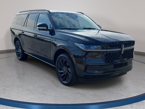 New 2026 Lincoln Navigator L Reserve w/ Jet Appearance Package AWD/4WD image 3