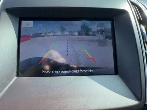 Used 2020 Ford Edge Titanium FWD image 18