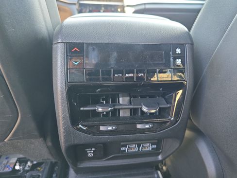 Used 2023 Jeep Grand Cherokee L Altitude AWD/4WD image 13