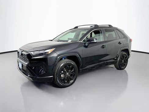 Certified 2022 Toyota RAV4 SE w/ Convenience Package AWD/4WD image 3