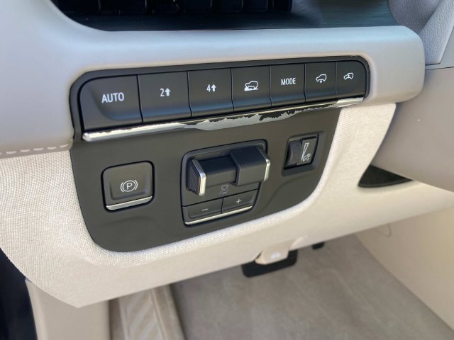 Used 2021 Cadillac Escalade ESV Premium Luxury Platinum AWD/4WD image 17