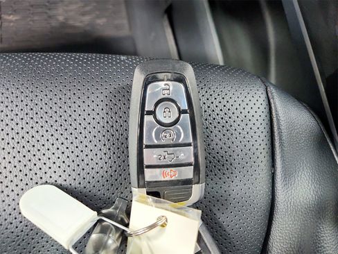 Used 2023 Ford F150 Lariat image 31