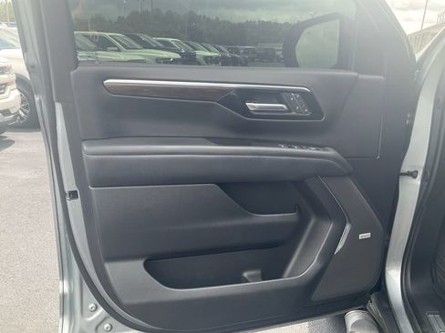 Used 2025 Chevrolet Tahoe Z71 w/ Comfort Package AWD/4WD image 17