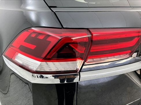 Used 2022 Volkswagen Atlas Cross Sport SEL image 40