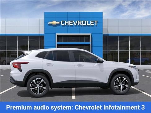 New 2026 Chevrolet Trax RS w/ Sunroof Package FWD image 7