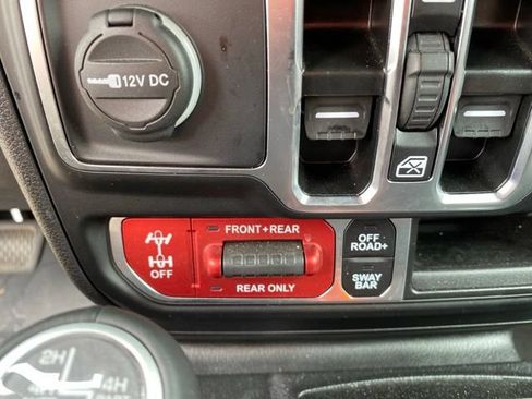 Used 2025 Jeep Wrangler Unlimited Rubicon AWD/4WD image 26