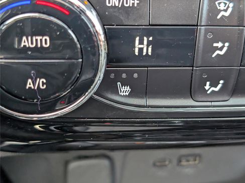 Used 2024 Chevrolet Trax RS w/ Sunroof Package image 24