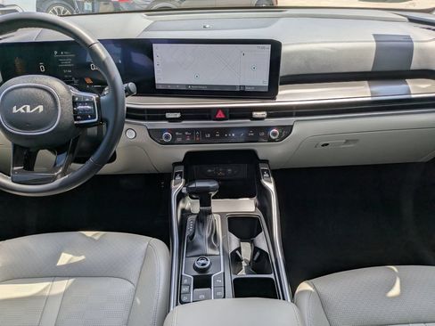 Certified 2025 Kia Sorento S FWD image 16