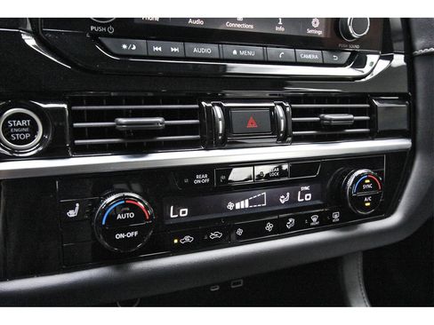 Used 2022 Nissan Pathfinder SV image 22