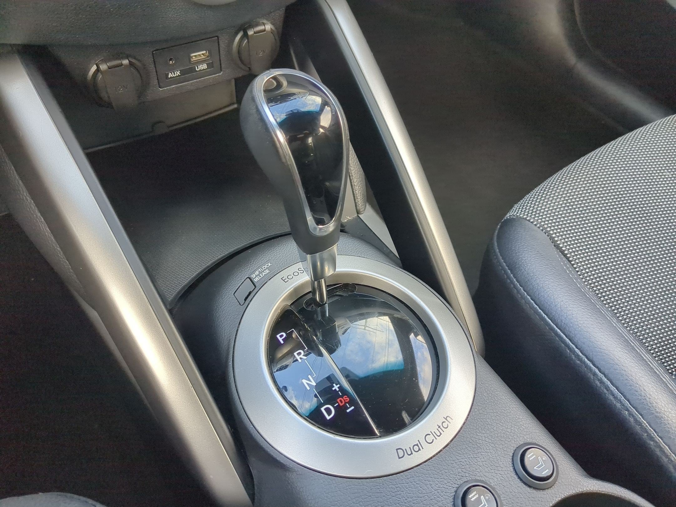 Used 2016 Hyundai Veloster w/ Option Group 03 FWD image 23