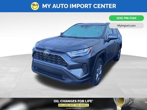 Used 2025 Toyota RAV4 XLE AWD/4WD image 3