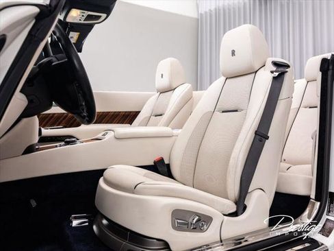 Used 2016 Rolls-Royce Dawn RWD image 30
