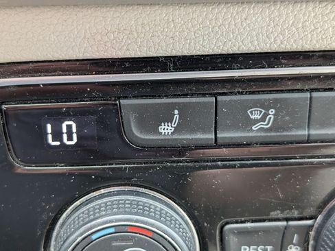 Used 2021 Volkswagen Atlas SEL FWD image 21