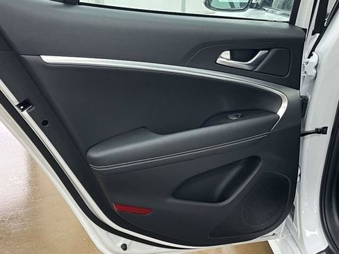 Used 2025 Genesis G70 2.5T AWD/4WD image 18