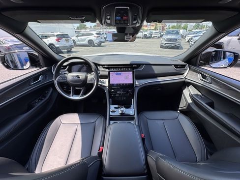 New 2025 Jeep Grand Cherokee Limited w/ Black Appearance Package image 10