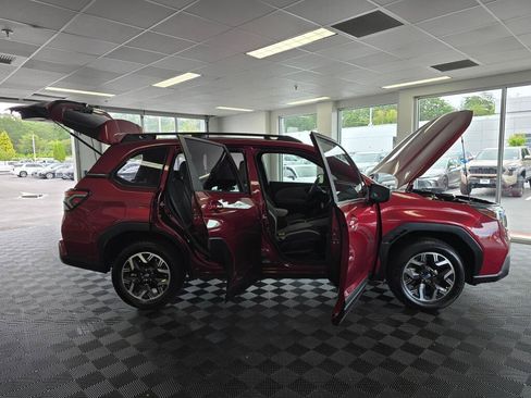 Used 2025 Subaru Forester AWD/4WD image 16