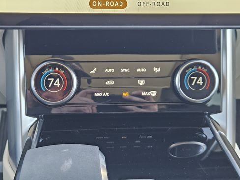 Used 2023 Land Rover Range Rover SE image 20