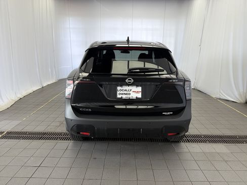 Used 2025 Nissan Kicks SV w/ Illumination Package FWD image 5