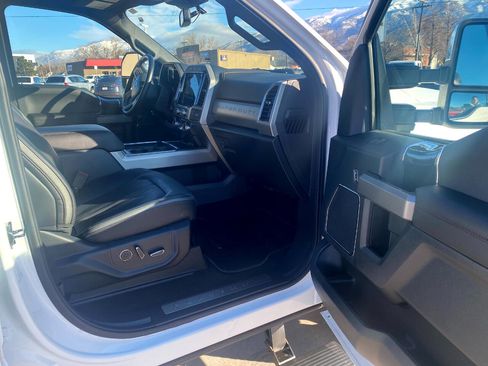 Used 2022 Ford F350 Platinum image 2