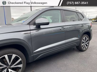 Used 2023 Volkswagen Taos SE w/ Panoramic Sunroof Package