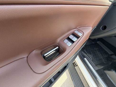 New 2026 Lincoln Navigator L Reserve AWD/4WD image 13