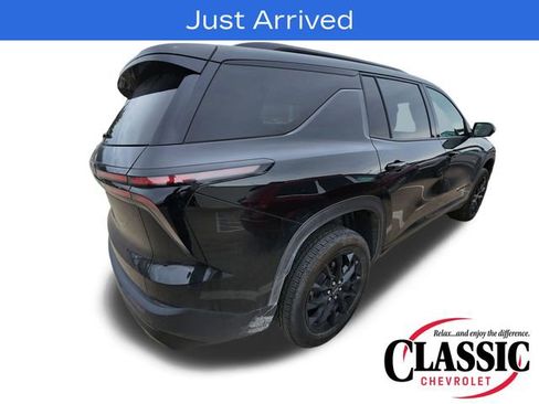 Used 2025 Chevrolet Traverse LT w/ Midnight/Sport Edition FWD image 4