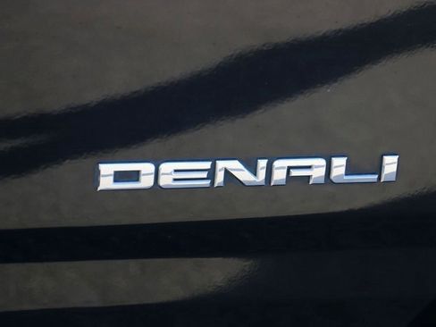 Used 2020 GMC Canyon Denali image 9