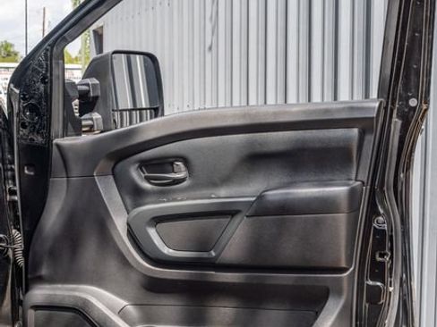 Used 2017 Nissan Titan S RWD image 32