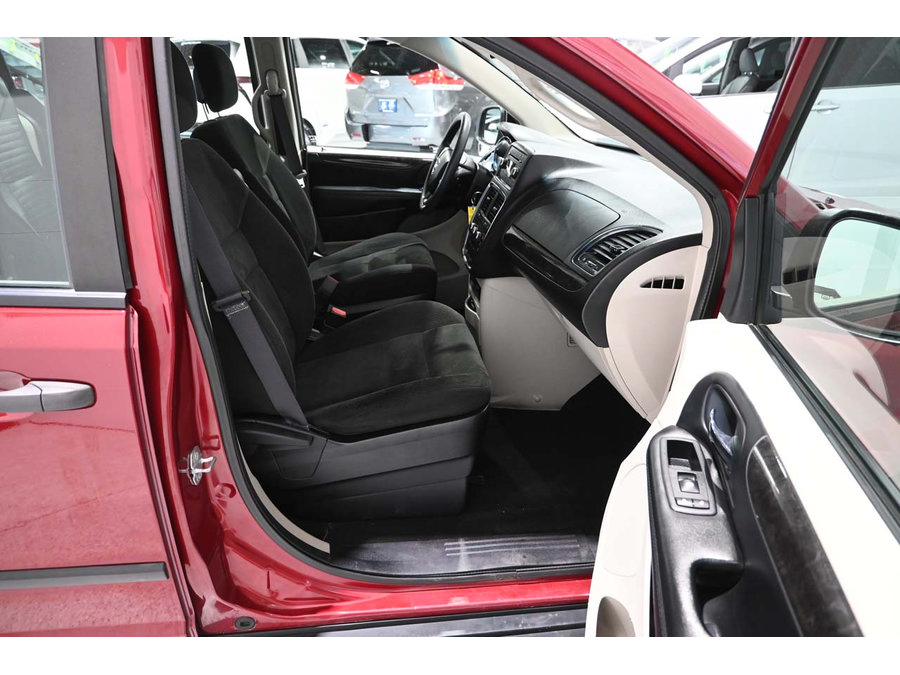 Used 2015 Dodge Grand Caravan American Value Package FWD image 15