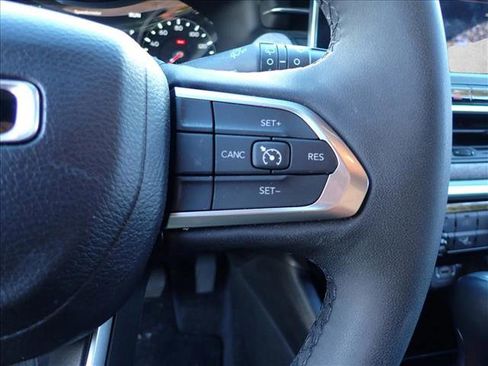 Used 2023 Jeep Compass Latitude AWD/4WD image 13