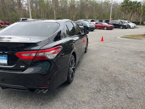 Used 2018 Toyota Camry SE image 7