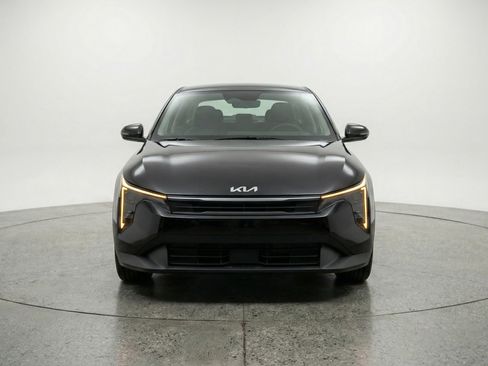 Used 2025 Kia K4 LXS image 2